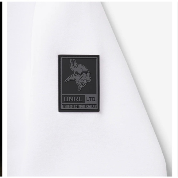 NWT UNRL x Vikings Outbound Quarter Zip - Picture 3 of 13